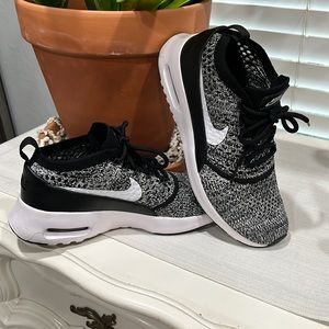 Nike Air max Thea - Size 6.5 women’s